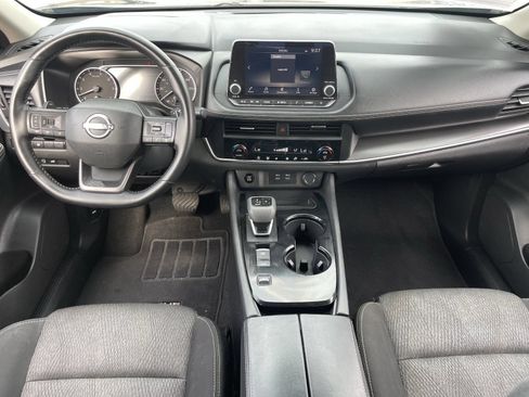 Used 2025 Nissan Rogue SV FWD image 17