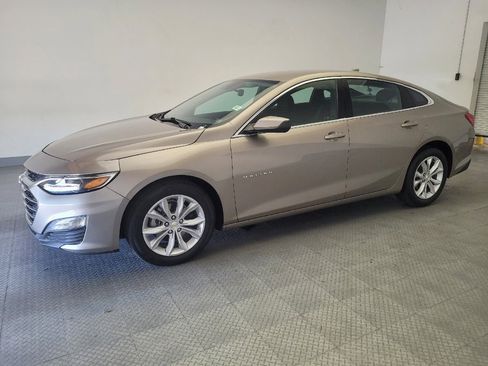Used 2025 Chevrolet Malibu LT image 2
