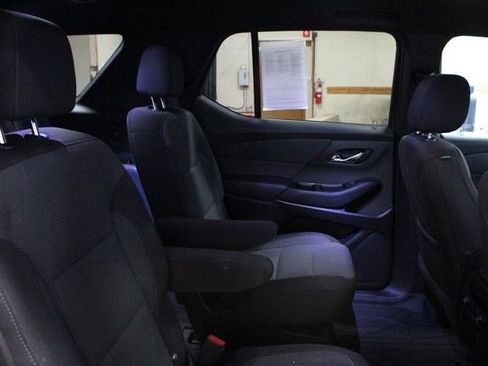 Used 2023 Chevrolet Traverse LT FWD image 13