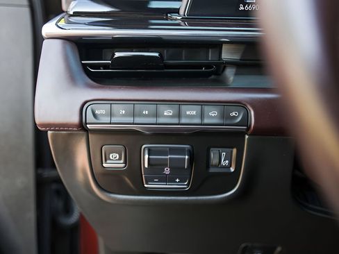 Used 2022 Cadillac Escalade Premium Luxury Platinum AWD/4WD image 15