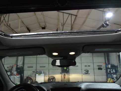 Used 2014 Chevrolet Traverse LTZ FWD image 16
