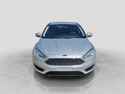 Used 2018 Ford Focus SE FWD image 3