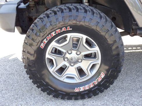 Used 2014 Jeep Wrangler Unlimited Rubicon w/ Connectivity Group AWD/4WD image 21
