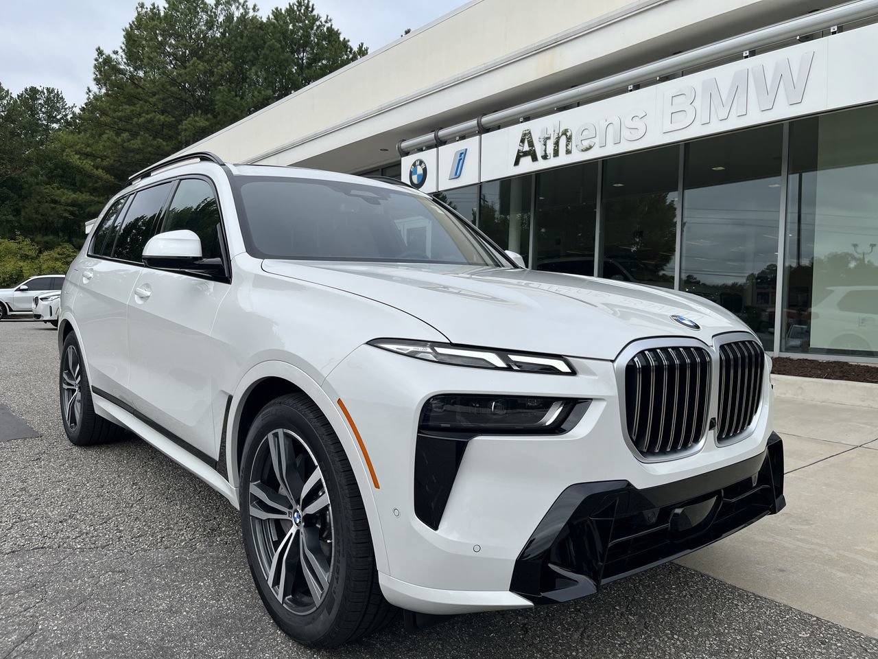 Used 2027 BMW X7 xDrive40i w/ M Sport Package AWD/4WD image 1