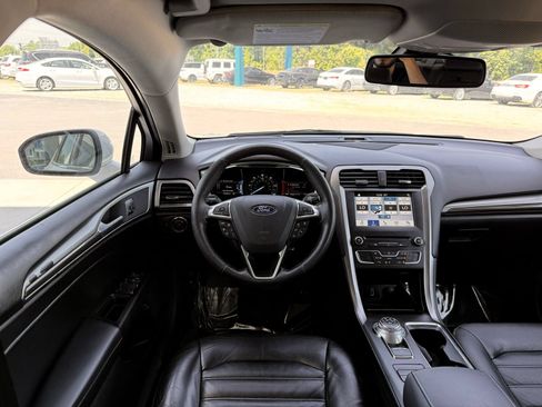 Used 2018 Ford Fusion SE w/ Equipment Group 602A FWD image 24