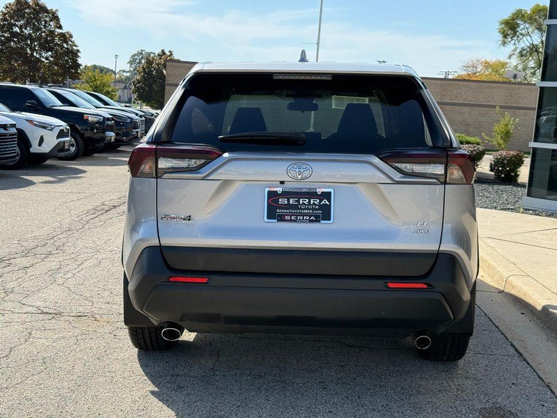 Used 2022 Toyota RAV4 LE AWD/4WD image 4