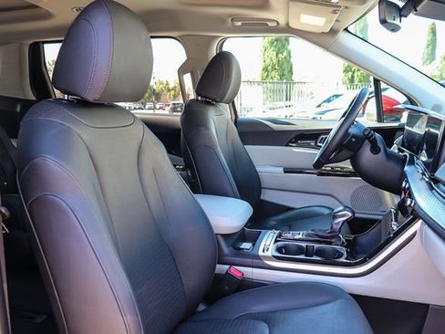 Certified 2024 Kia Carnival SX Prestige FWD image 17
