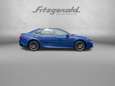 Used 2025 Toyota Camry XLE FWD image 9