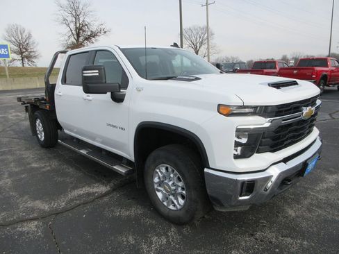 Used 2024 Chevrolet Silverado 3500 LT w/ Convenience Package image 7