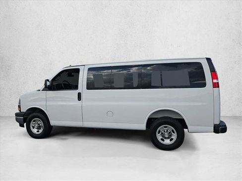 Used 2025 Chevrolet Express 2500 LT w/ LT Preferred Equipment Group RWD image 8