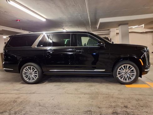 New 2026 Cadillac Escalade ESV Luxury image 4