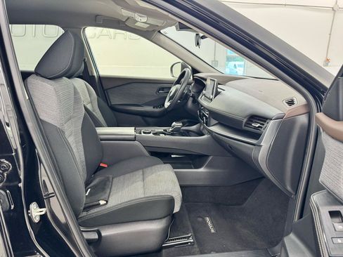 Used 2021 Nissan Rogue S AWD/4WD image 16