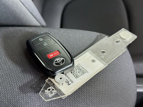 Used 2024 Toyota Corolla Cross LE w/ Moonroof Package image 33