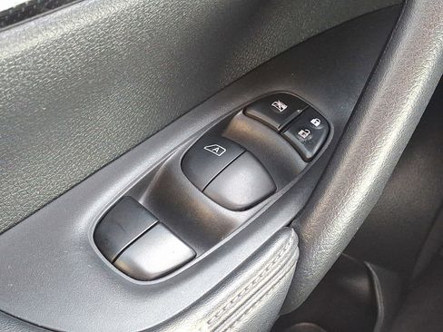 Used 2018 Nissan Rogue SL image 25