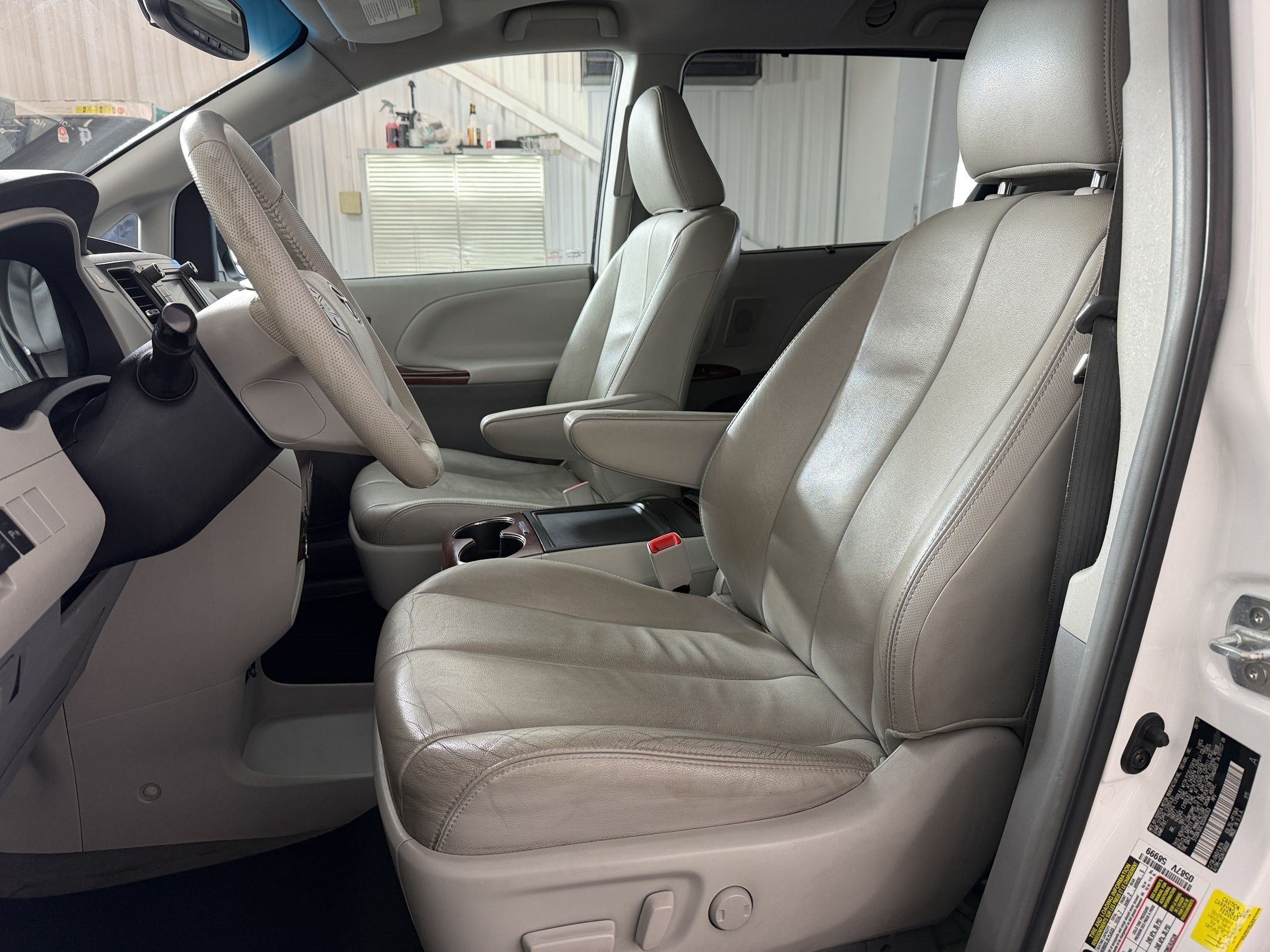 Used 2013 Toyota Sienna XLE w/ Premium Pkg AWD/4WD image 5