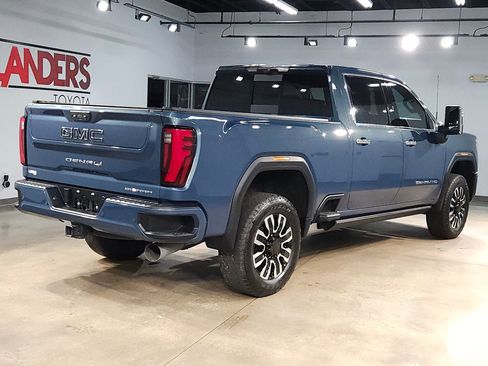 Used 2025 GMC Sierra 2500 Denali Ultimate AWD/4WD image 7