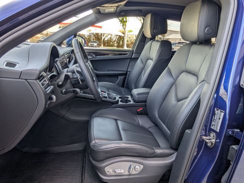 Certified 2025 Porsche Macan image 5