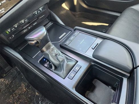 Used 2022 Lexus ES 300h w/ Premium Package image 17
