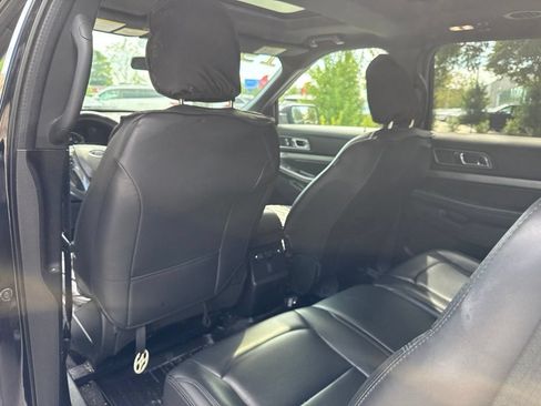 Used 2019 Ford Explorer XLT w/ Equipment Group 202A AWD/4WD image 19