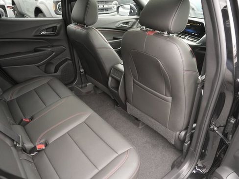 Used 2025 Chevrolet Trax RS w/ Sunroof Package image 15