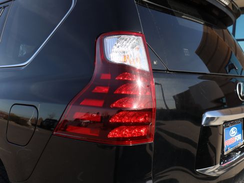 Used 2021 Lexus GX 460 Luxury w/ Sport Design Package image 18