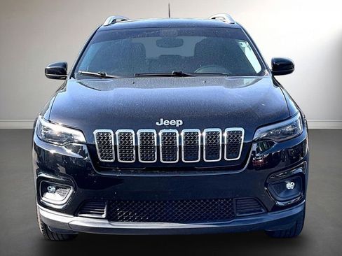 Used 2019 Jeep Cherokee Latitude Plus w/ Comfort/Convenience Group AWD/4WD image 2