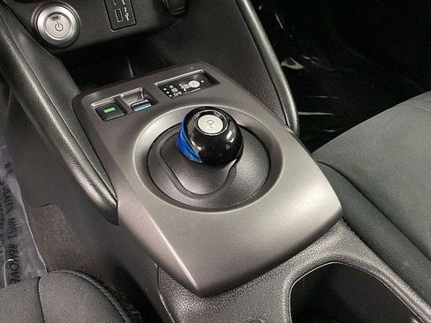 Used 2022 Nissan Leaf S image 24