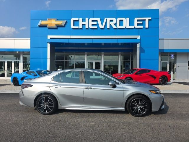 Used 2024 Toyota Camry SE AWD/4WD image 2