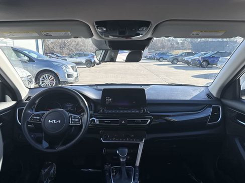 Used 2023 Kia Seltos EX image 14