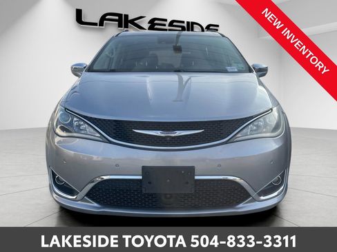 Used 2018 Chrysler Pacifica Limited w/ Tire & Wheel Group image 9