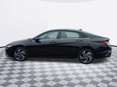 Certified 2025 Hyundai Elantra SEL FWD image 3
