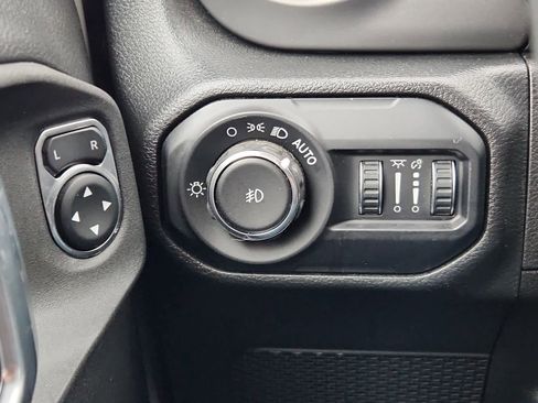 Used 2022 Jeep Wrangler Unlimited Sport image 17