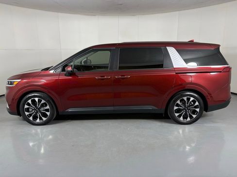 Used 2024 Kia Carnival EX FWD image 5