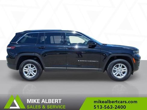 Used 2023 Jeep Grand Cherokee Laredo AWD/4WD image 8