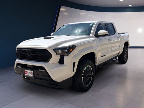 Used 2024 Toyota Tacoma TRD Sport AWD/4WD image 1