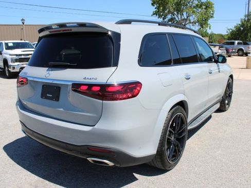 Used 2025 Mercedes-Benz GLS 580 4MATIC image 5