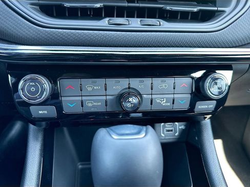 New 2026 Jeep Compass Latitude image 19