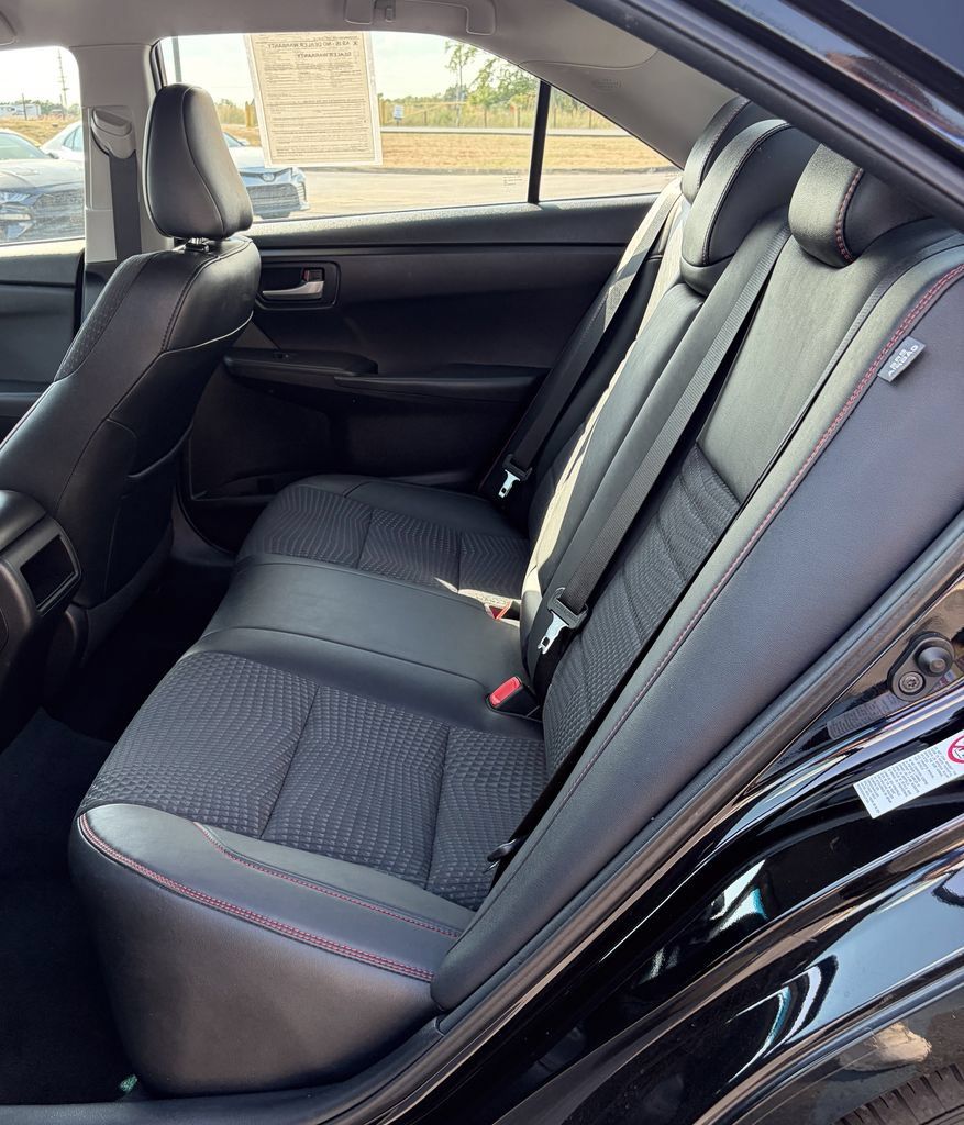 Used 2015 Toyota Camry SE FWD image 21
