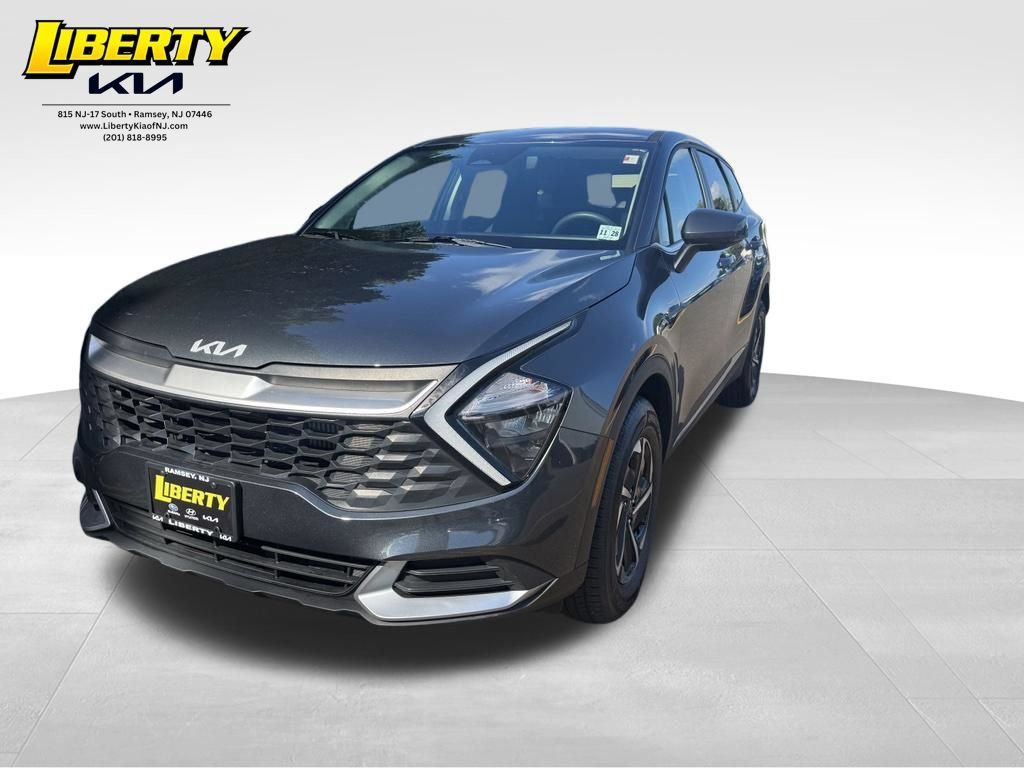 Used 2023 Kia Sportage LX AWD/4WD image 3