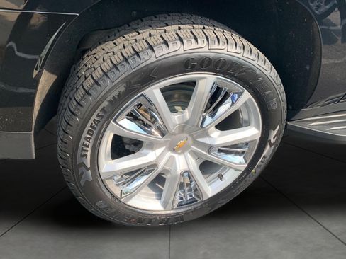 Used 2022 Chevrolet Suburban High Country AWD/4WD image 26
