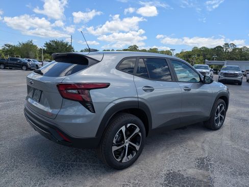 New 2026 Chevrolet Trax RS w/ Sunroof Package FWD image 7