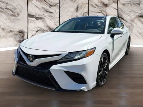 Used 2019 Toyota Camry XSE FWD image 3
