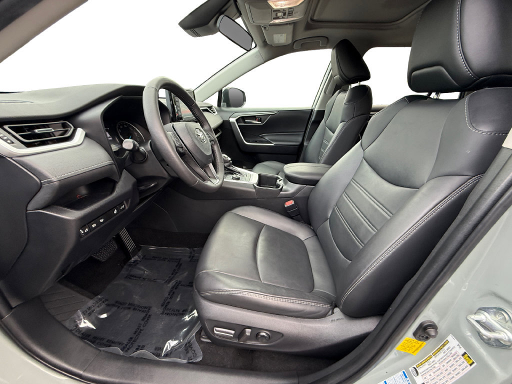 Used 2022 Toyota RAV4 XLE Premium AWD/4WD image 9
