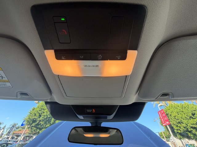 Used 2025 Nissan Pathfinder SV FWD image 31