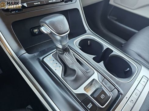 Used 2024 Kia Carnival LX FWD image 15