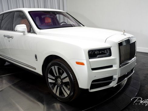 Used 2021 Rolls-Royce Cullinan image 2