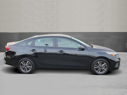 Used 2024 Kia Forte LXS w/ LXS Technology Package image 4