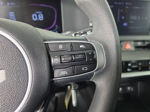 Certified 2025 Kia Sportage LX FWD image 15