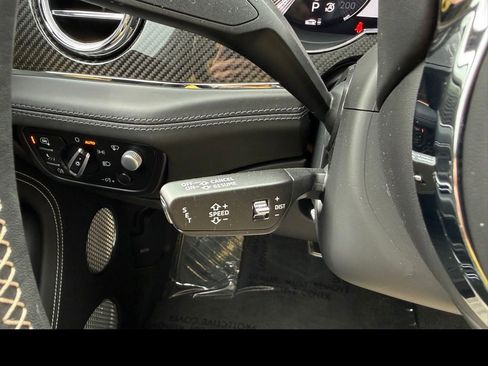 Used 2023 Bentley Bentayga Extended Wheelbase AWD/4WD image 24