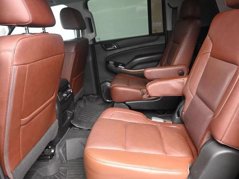 Used 2020 Chevrolet Suburban Premier w/ Premier Plus Edition RWD image 14